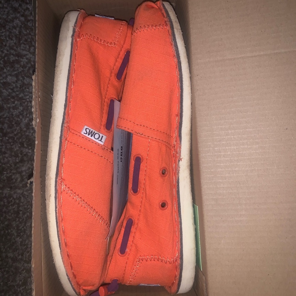 TOMS - Picture 4 of 6